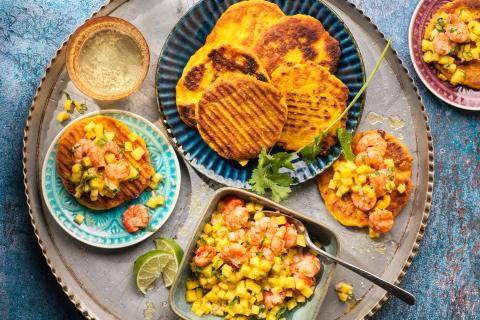 Grilled cachapas with prawns