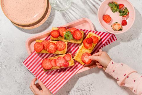 Griessschnitten mit Erdbeeren