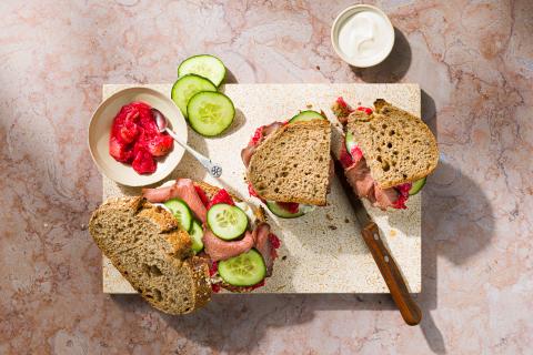Sandwich au roastbeef avec chutney à la rhubarbe