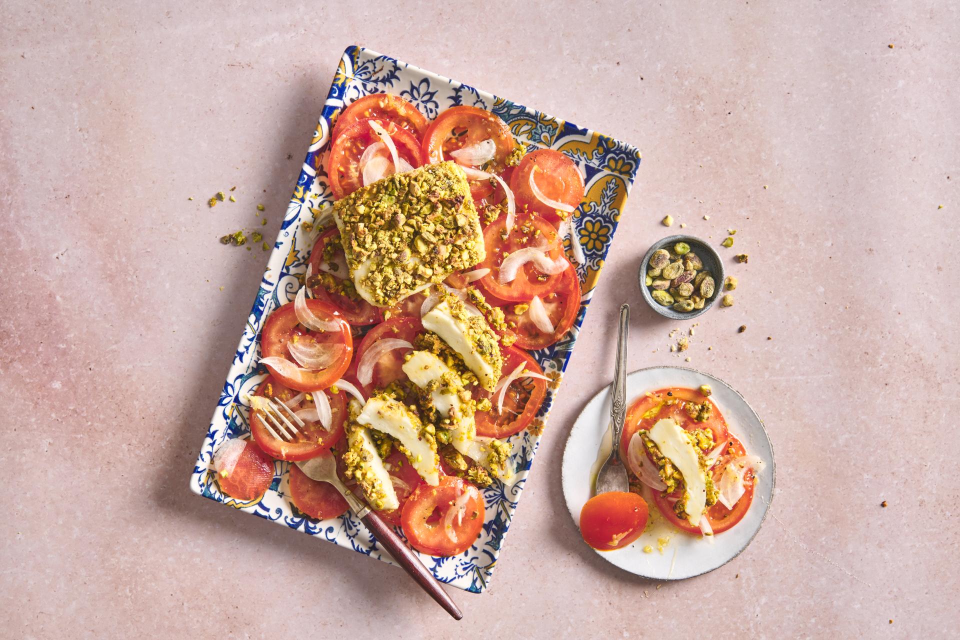 Pistachio halloumi with tomato salad | salad | coop.ch