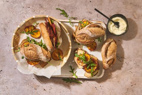 Tofu-Nektarinen Sandwiches
