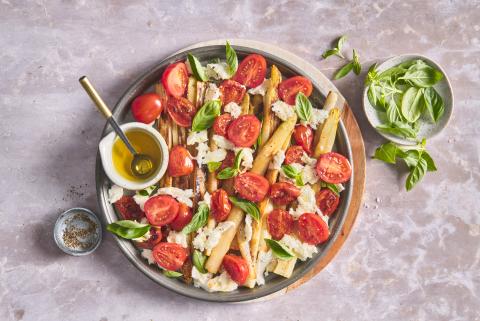 Asparagus caprese salad
