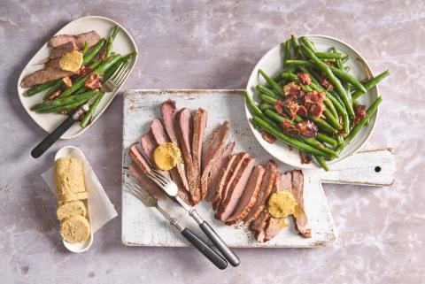 Flank-Steaks mit Speck-Bohnensalat