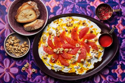 Stracciatella mit Safran und Grapefruits