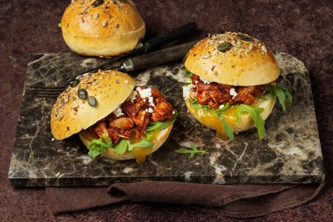 Pulled BBQ-Jackfruit-Burger