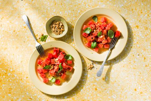 Insalata di anguria con basilico
