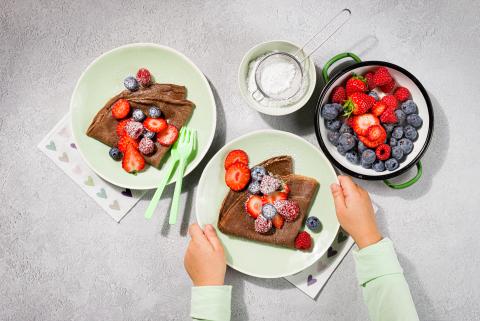 Schokoladen-Omeletten mit Beeren