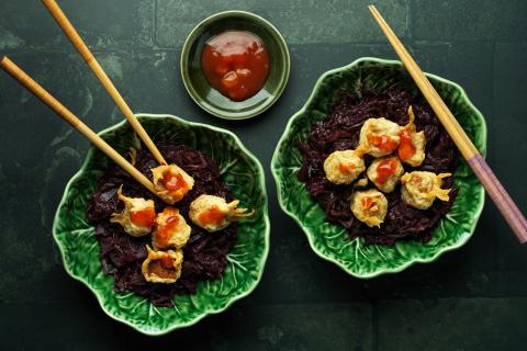 Rotkraut mit Tempura-Tofu