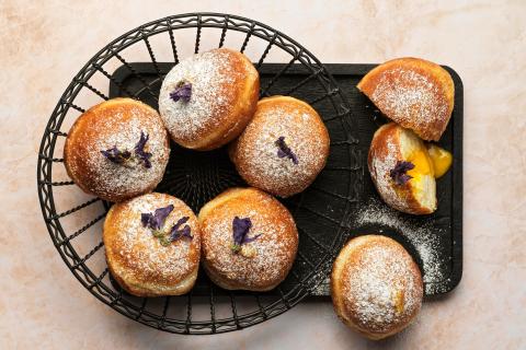 Berliner mit Passionsfrucht-Curd