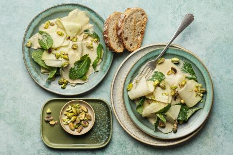 Kohlrabisalat mit Pistazien