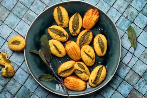 Polenta-Salbei-Madeleines