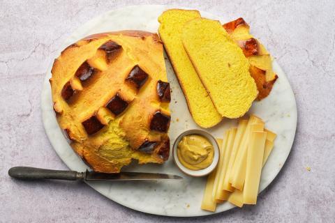 Cuchaule (Fribourger Safranbrot)