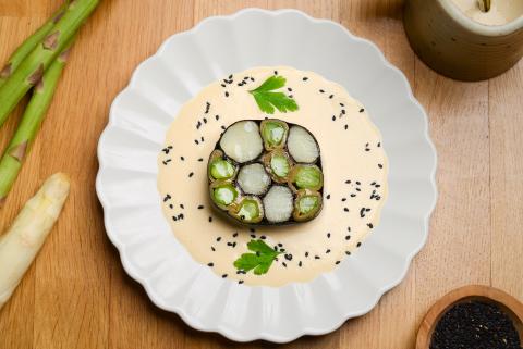 Asparagus and nori rolls