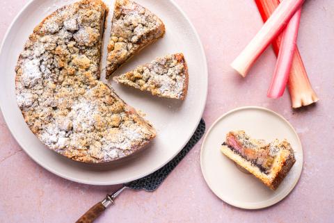 Rhubarb and poppy seed crumble cake