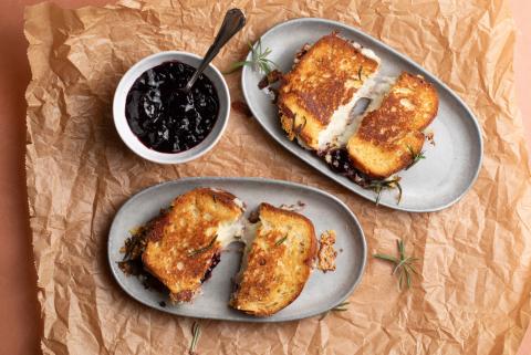 Grilled-Cheese-Sandwich mit Konfitüre