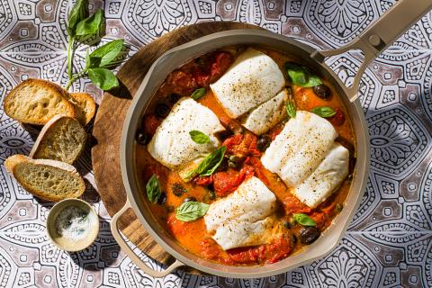 Dorsch in Tomaten-Olivensauce