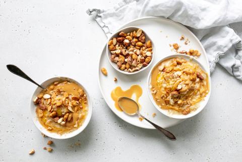 Jogurt mit geriebener Eisbanane