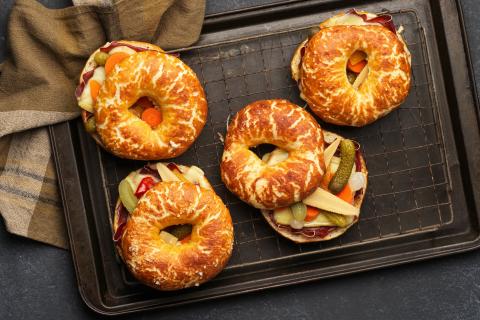 Laugenbagels mit Raclette