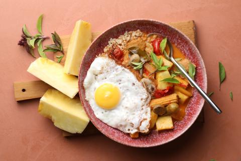 Thai curry with pineapple and cherry tomatoes