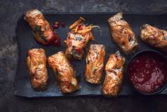 Spring rolls with spicy sauce