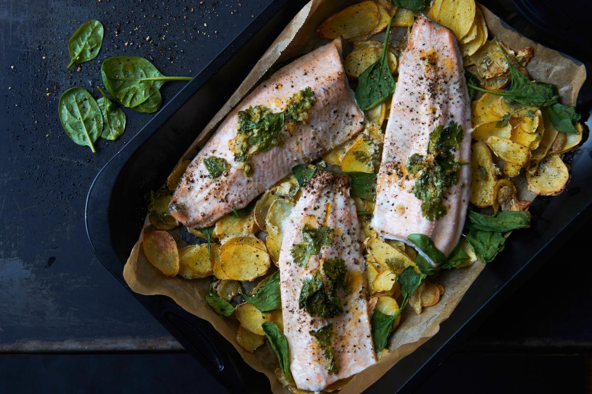 Salmon trout fillet with potatoes - Recipes | fooby.ch