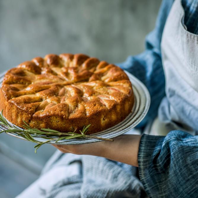 Apple and rosemary cake Video