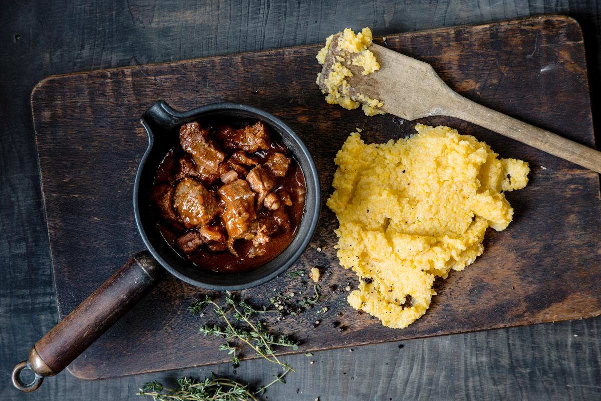 Braised beef with polenta - Recipes | fooby.ch