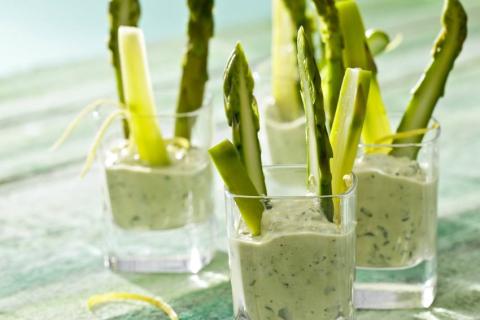 Asperges vertes, sauce au thon