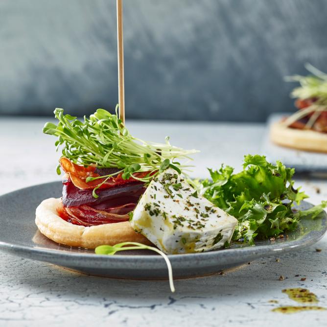 Warm beetroot tartlets with marinated goats' cheese Video
