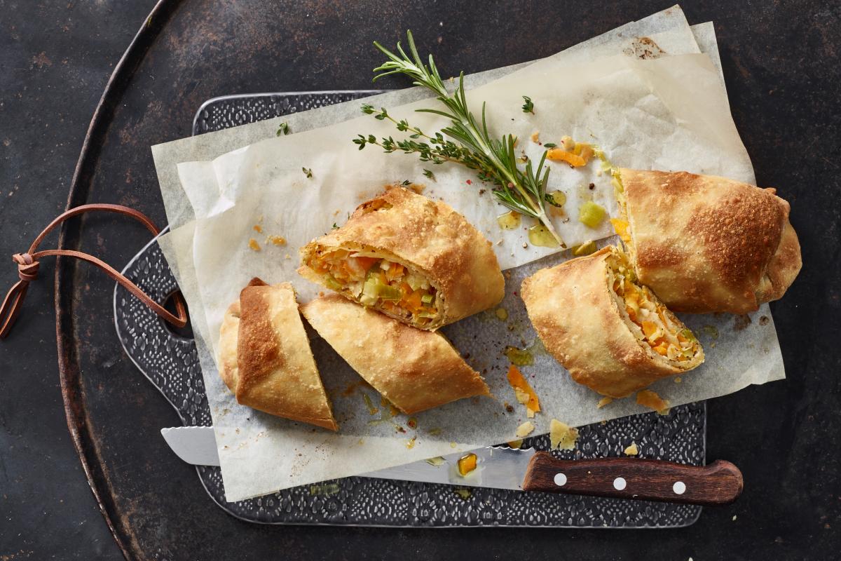 Root vegetable strudel with herb oil - Recipes | fooby.ch
