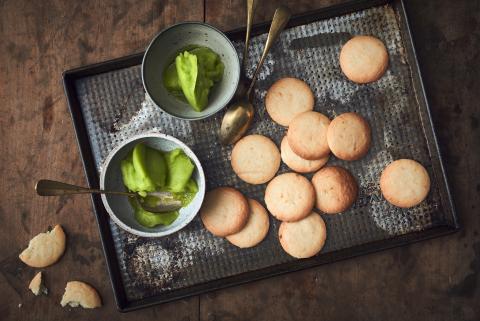 Sorbet au basilic et biscuits au citron