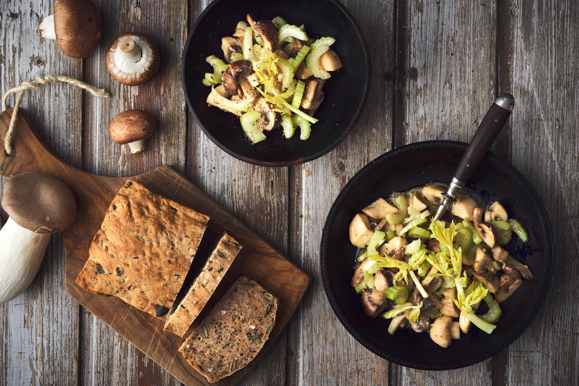Lauwarmer Pilzsalat mit Kernentoastbrot | Salate | coop.ch