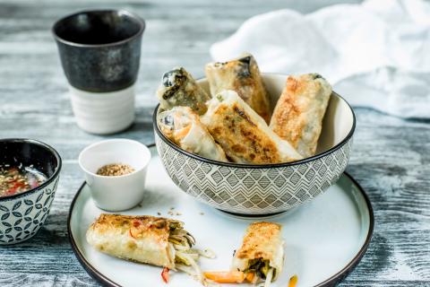 Chinese spring rolls with sweet chilli sauce