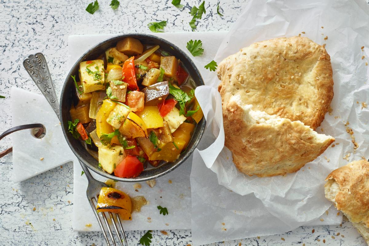Vegetable paneer with sesame flatbread - Recipes | fooby.ch