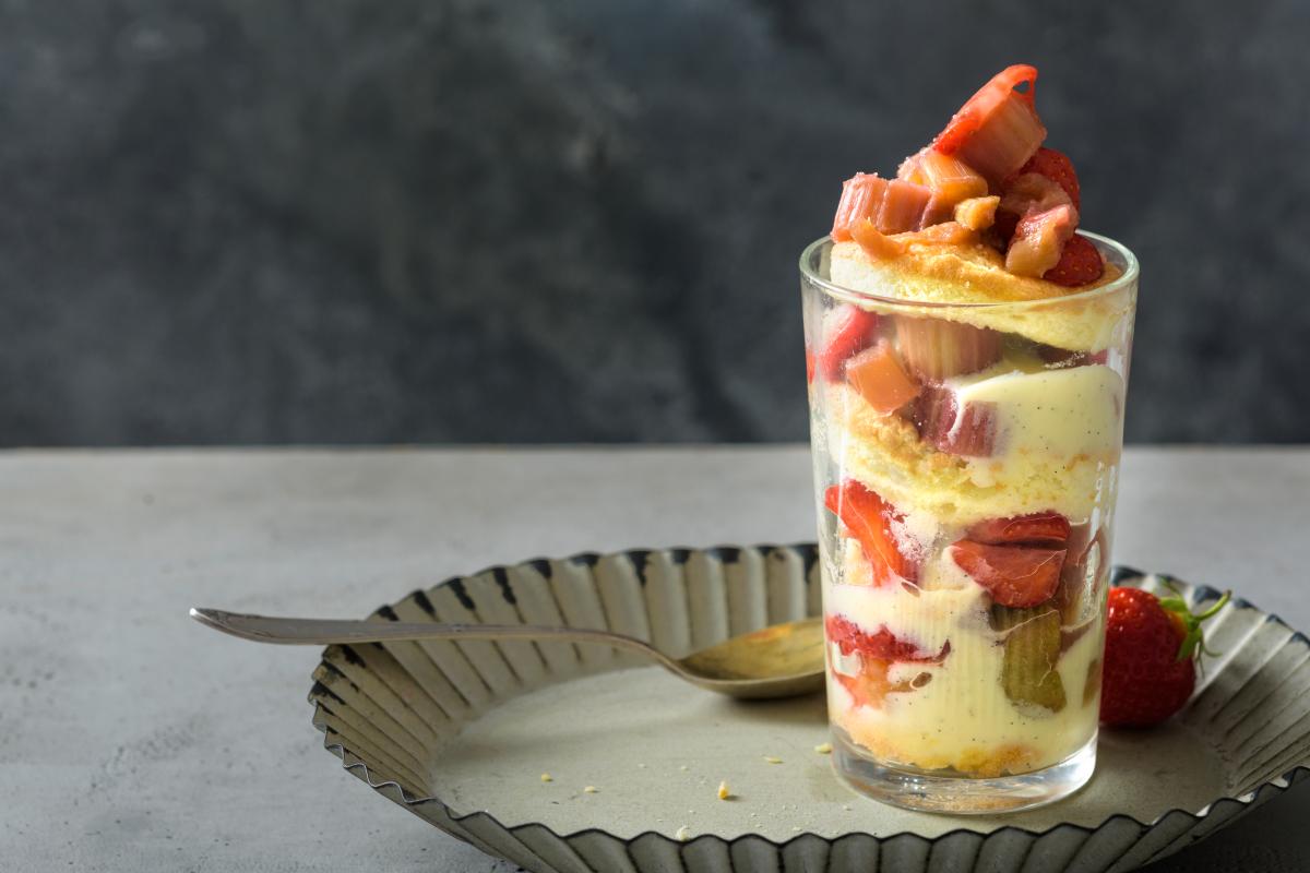 Rhabarber-Erdbeer-Trifle - Rezepte | fooby.ch