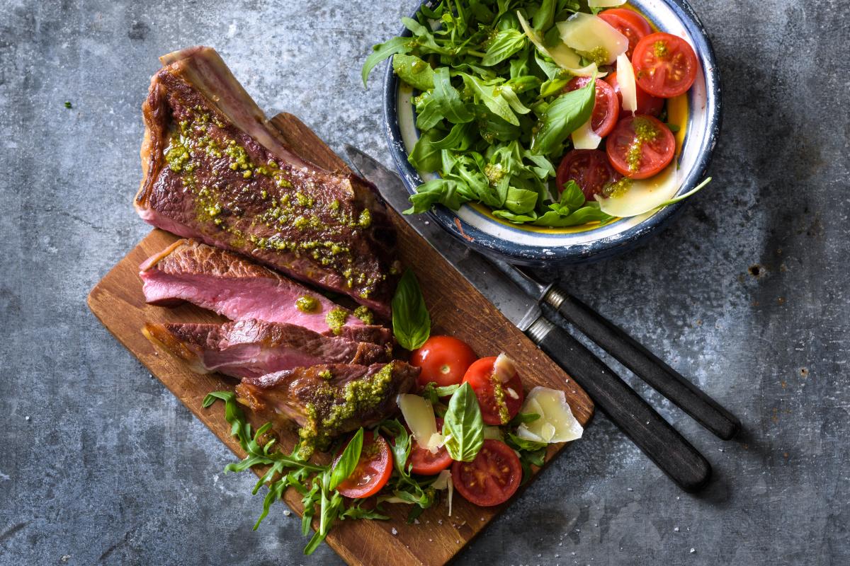 Beef tagliata with pesto - Recipes | fooby.ch