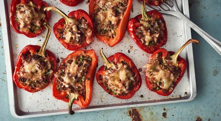Stuffed pepper halves with mince