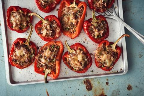 Stuffed pepper halves with mince