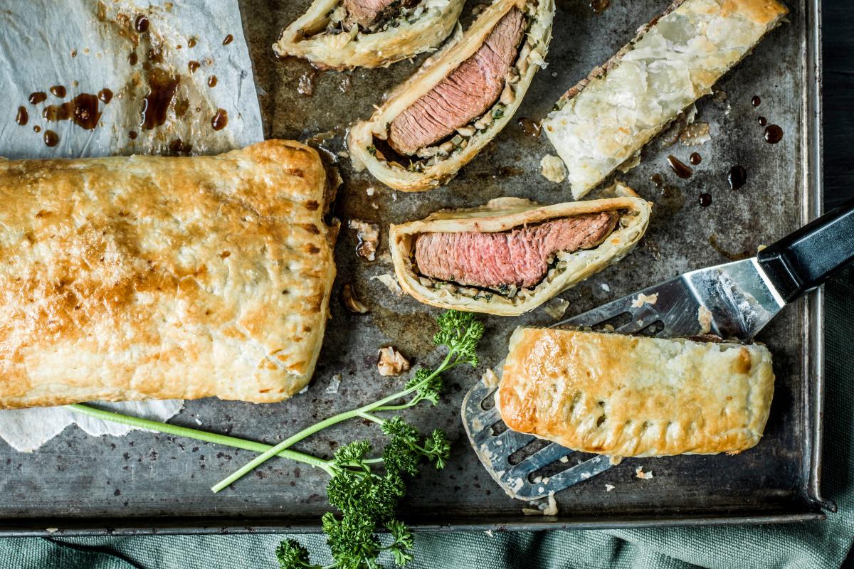 Sirloin steaks in puff pastry - Recipes | fooby.ch