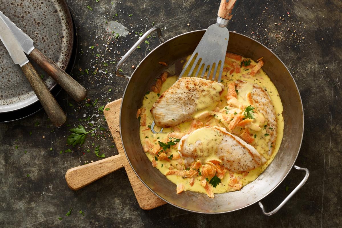 Turkey escalope with carrot sauce - Recipes | fooby.ch