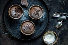 Warm chocolate cup cakes