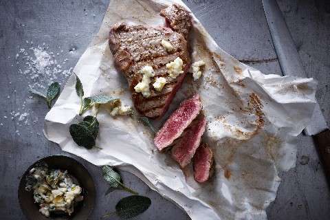 Entrecôte et beurre aux noix et roquefort