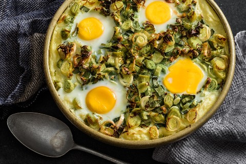Gratin di patate con porri e uova