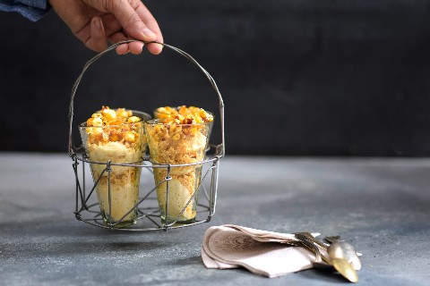 Dulce de leche-Mousse mit Caramel-Popcorn