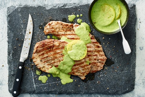 Fettine di vitello con salsa alle erbe aromatiche e al limone