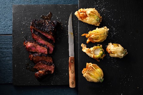 Tagliata con fiori di zucca gratinati