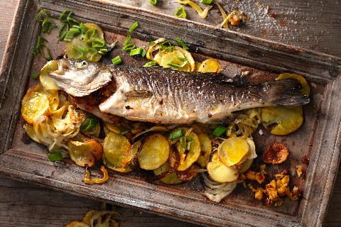 Branzino su letto di finocchio e zafferano