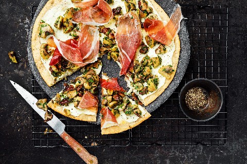 Pilztarte mit Gartenkräutern