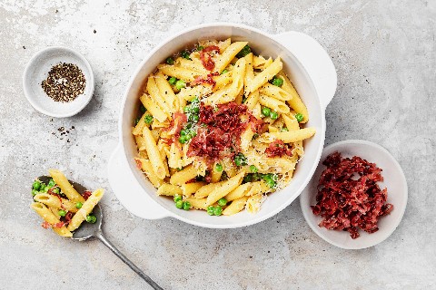 Pasta mit Mortadella und Erbsen