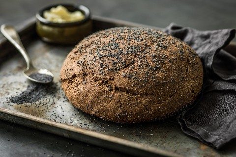 Pane al lievito naturale con semi di papavero